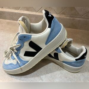 Women’s  Veja V-10 Light Blue & White Sneakers 👟